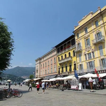 Casa de hóspedes Lora Center Como