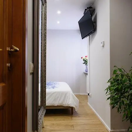 Lora Center 3*