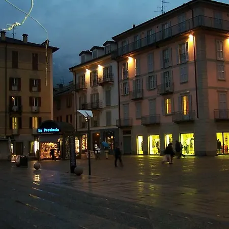 Lora Center Côme